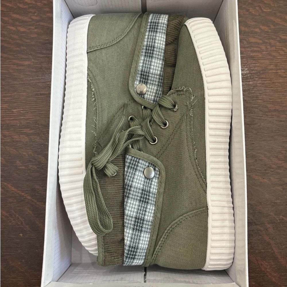 Olivia Miller Women’s Canvas Sneakers Size 9 Olive Green-Plaid Cuff New In Box